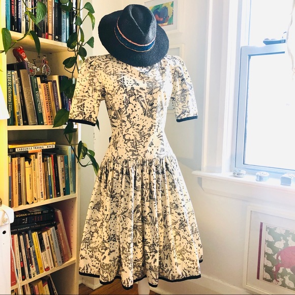 Vintage 80s silk puff sleeve dress - Picture 2 of 8